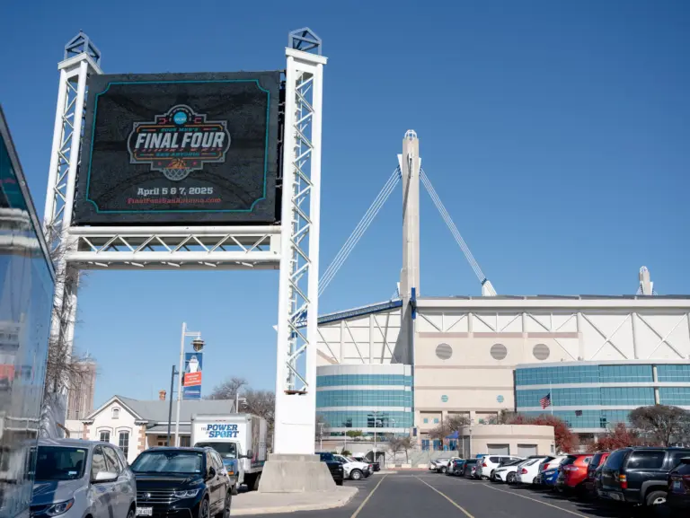 San Antonio plans to spend $2.3M replacing 6-year-old Alamodome scoreboard